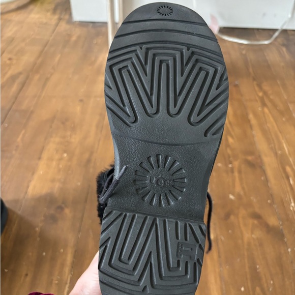 Ugg lace up with fur - Picture 14 of 16